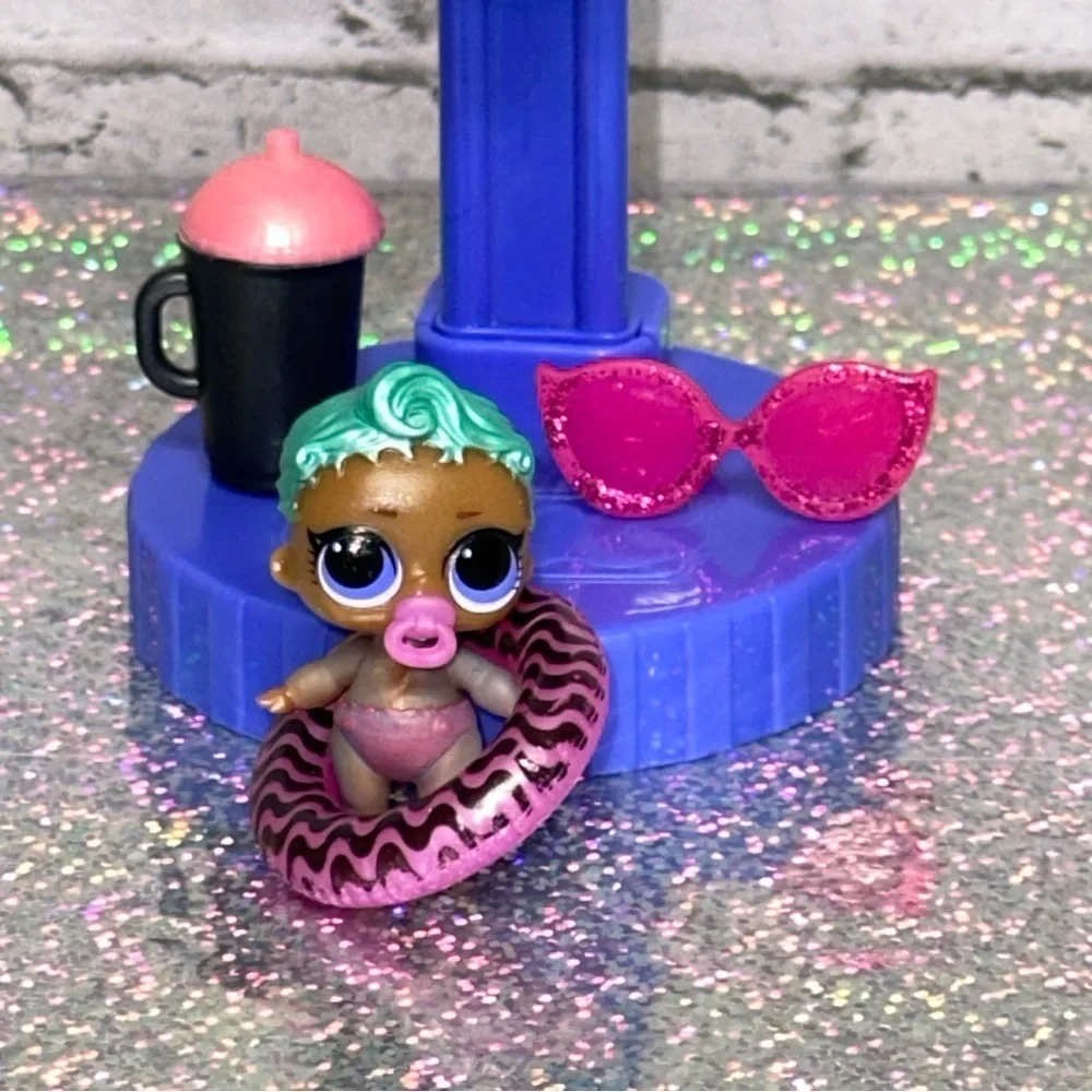 L.O.L. Surprise! PEARL Precious Lil Precious Dolls Swim Club Ring Bottle Glasses